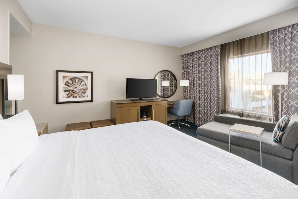 Room, 1 King Bed, Accessible, Non Smoking (Roll-in Shower) photo 2