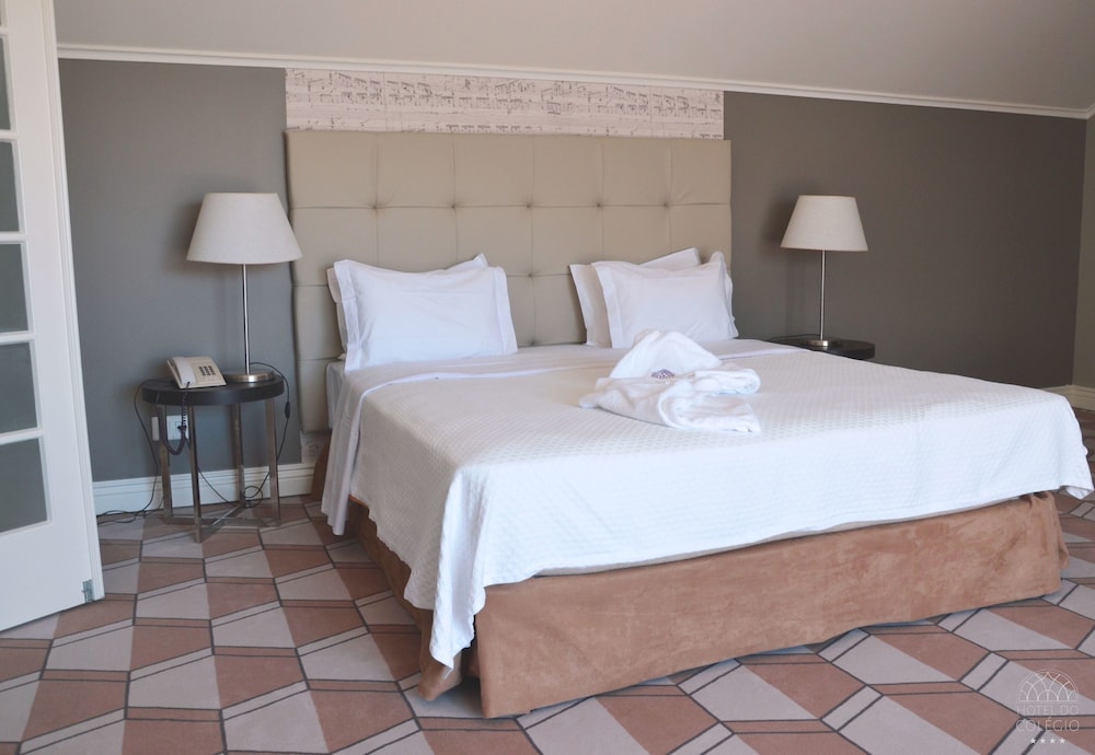 Superior Suite - Photo 11