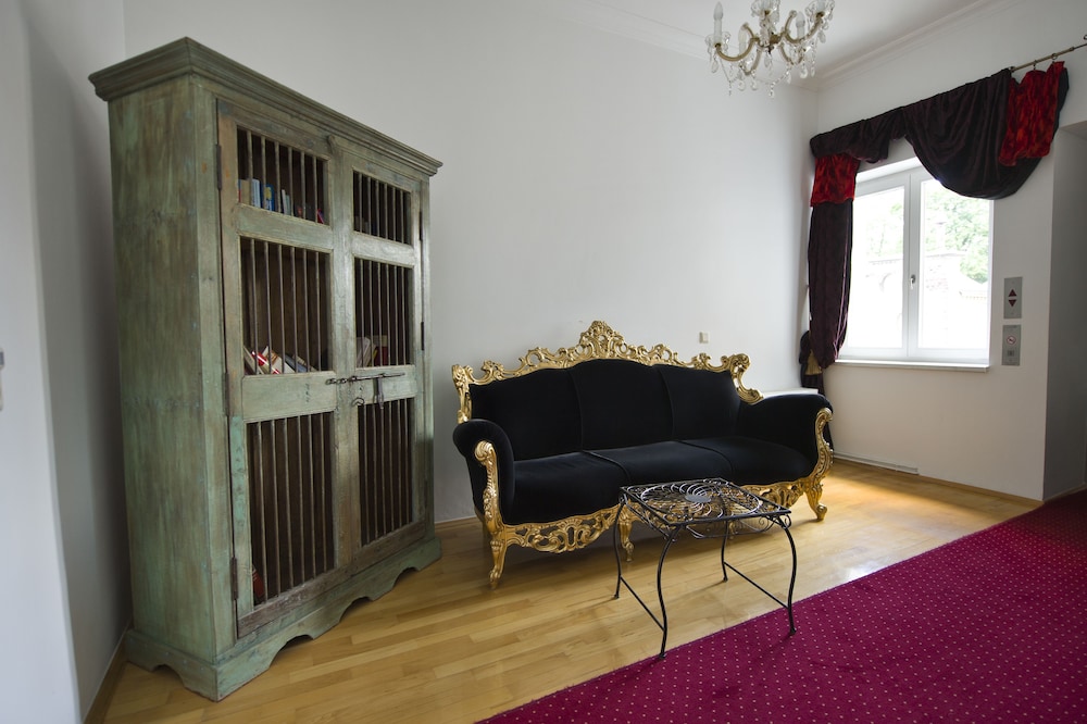 Apartment photo 3