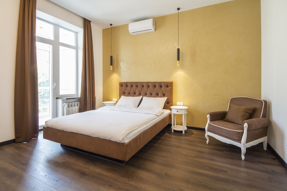 Design Studio Apartment with Balcony - Esplanadna St. 28