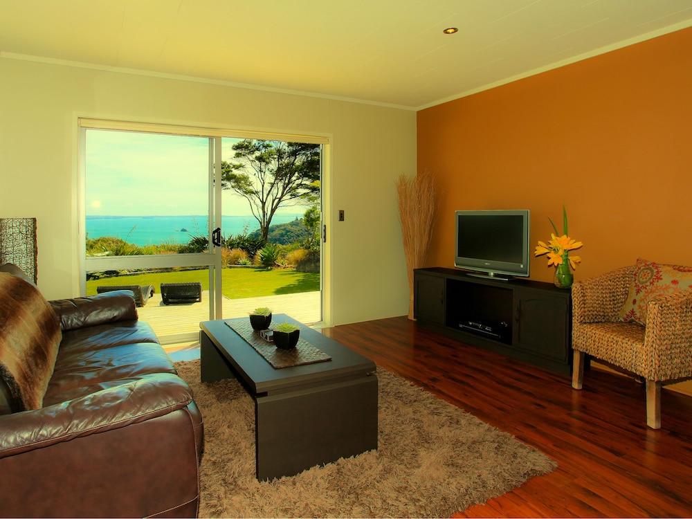 Romantic Cottage, 1 Queen Bed, Sea View, Garden Area photo 1