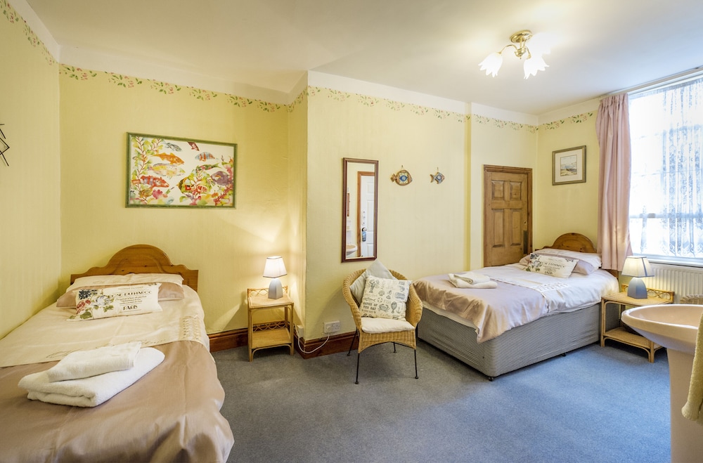 Standard Twin Room, Ensuite photo 1