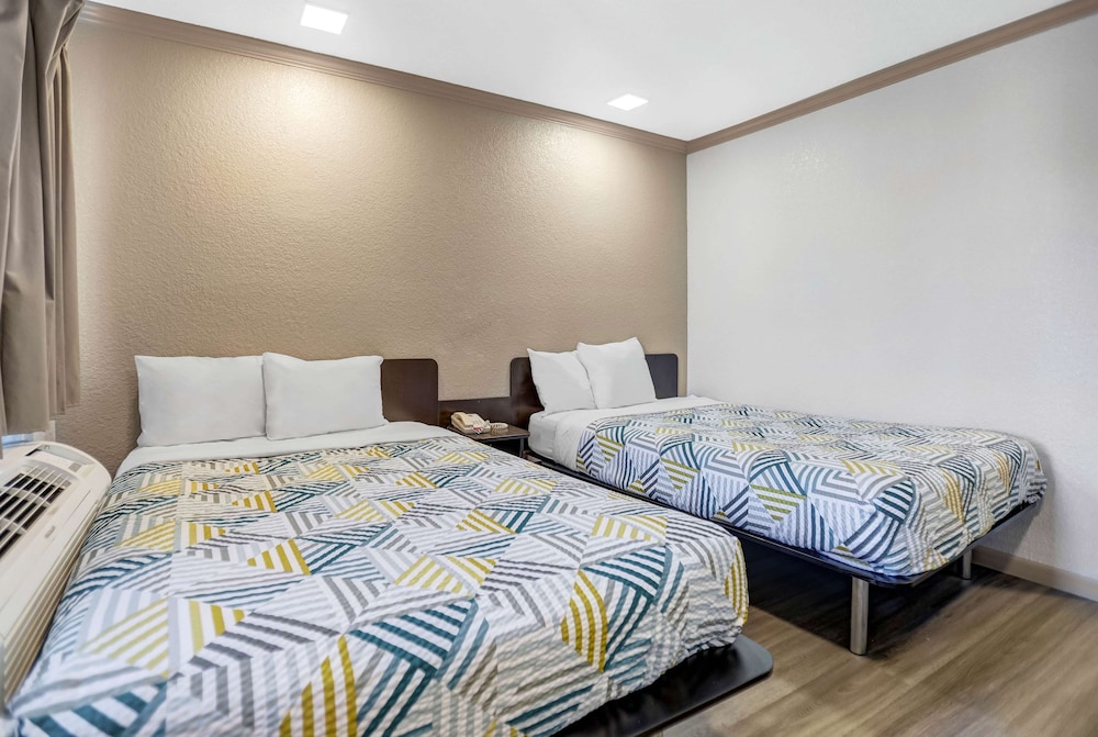 Standard Room, 2 Double Beds, Non Smoking