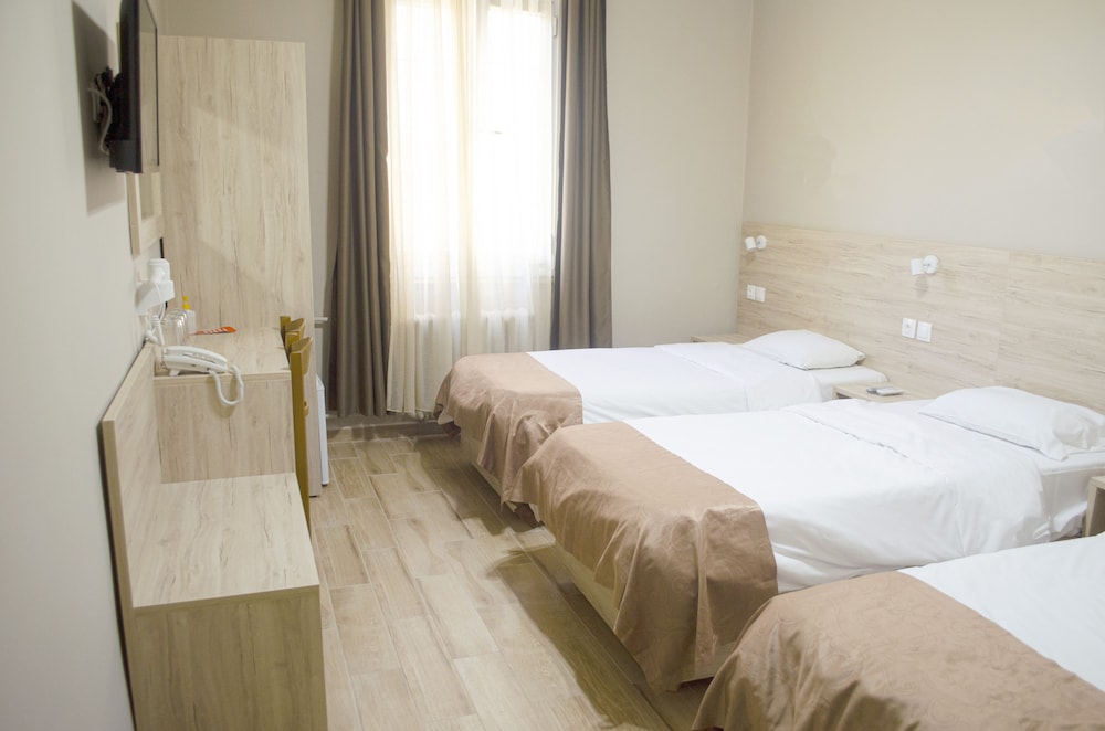 Standard Triple Room - Photo 1