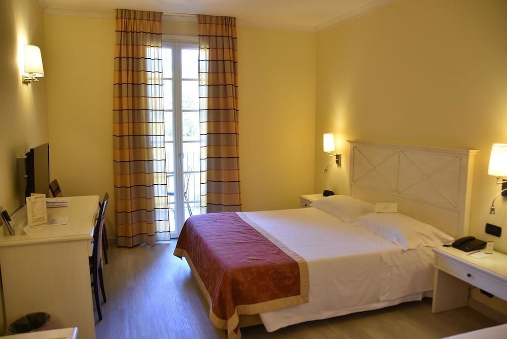 Deluxe Double or Twin Room - Photo 1
