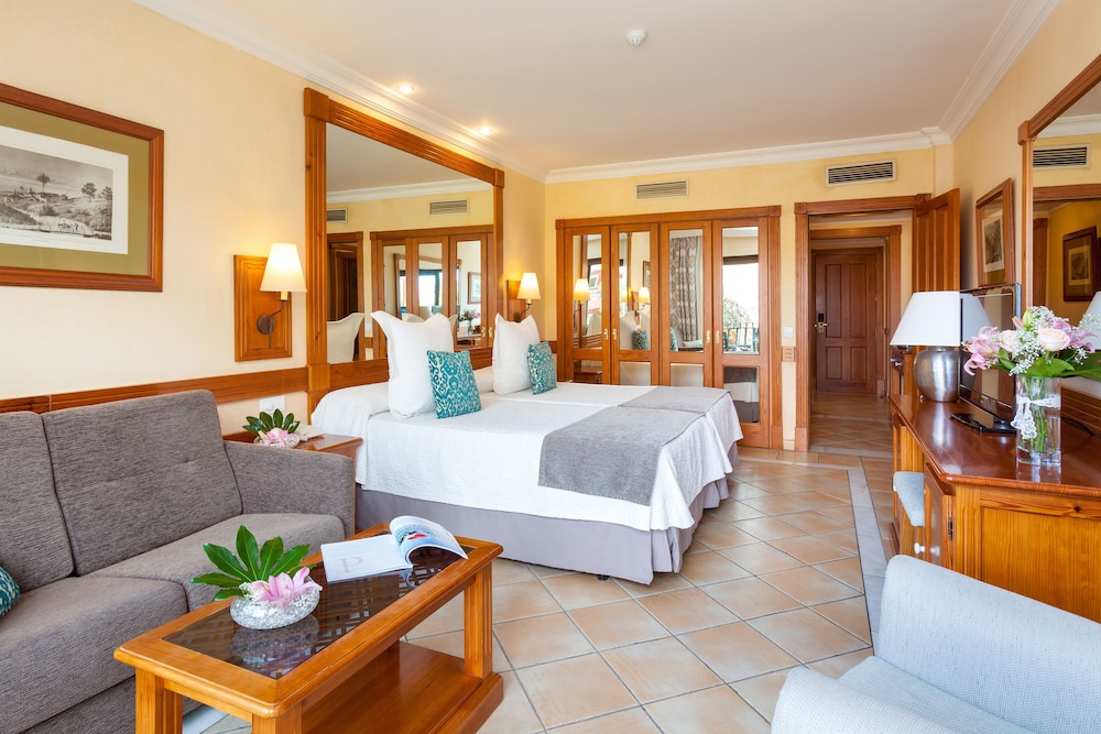 Standard Double Room, Connecting Rooms (4 adults)