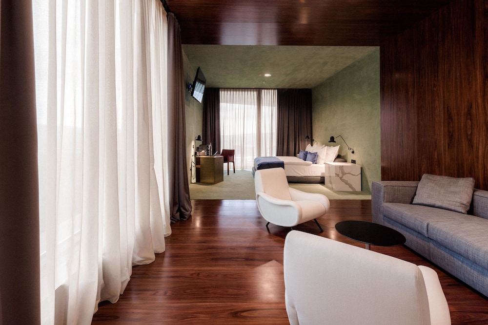 ROX SUITE - Photo 2
