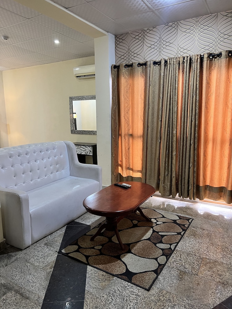 Executive Room - Photo 3