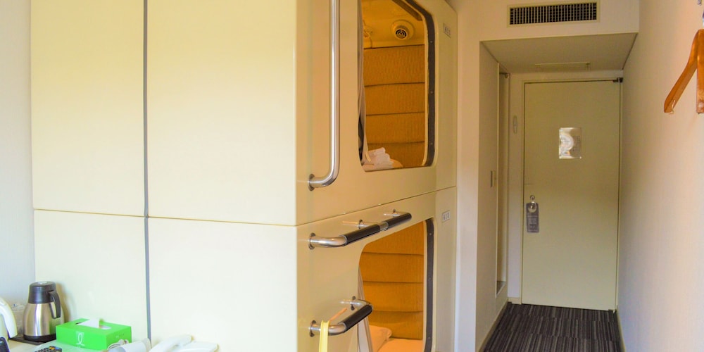 Private Capsule Room