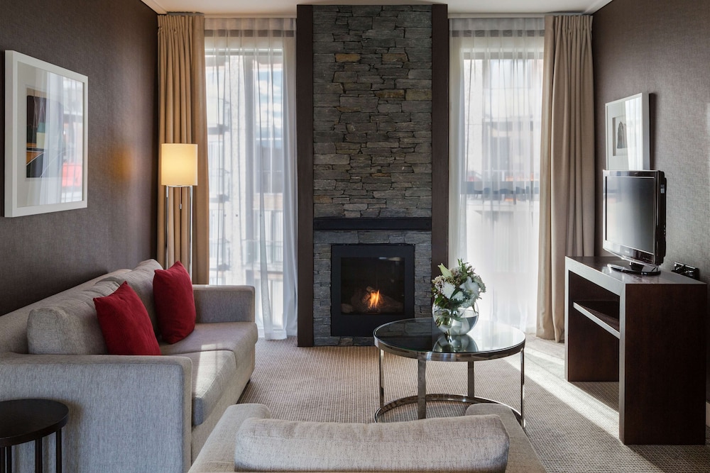 Suite, 1 King Bed (Lake Wakatipu Suite) - Photo 5