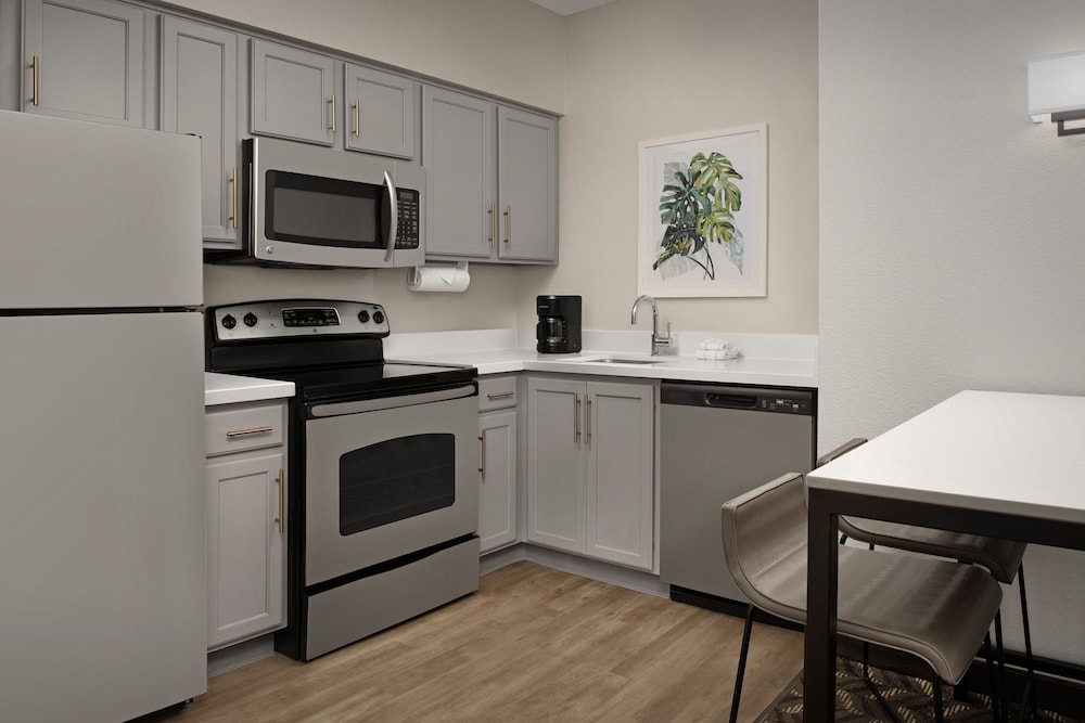 Suite, 2 Bedrooms - Photo 5