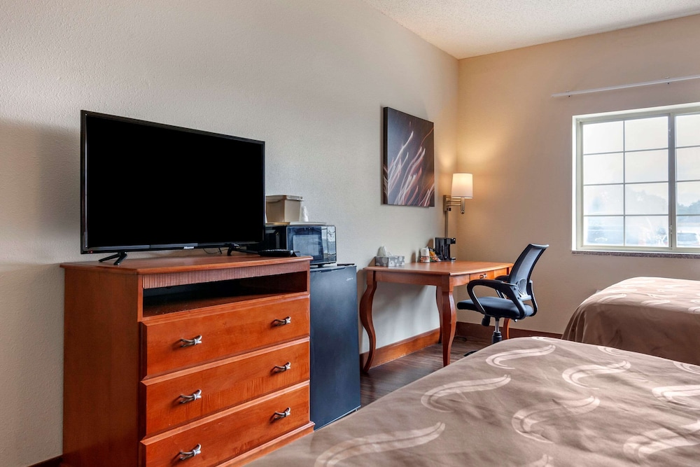 Standard Room, 2 Queen Beds, Non Smoking - Photo 2