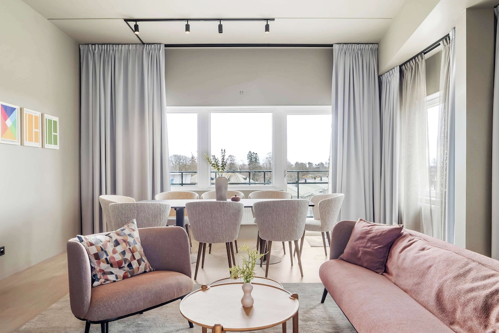 Junior Suite, 1 King Bed, Balcony, Sea View (with Sofabed) photo 1