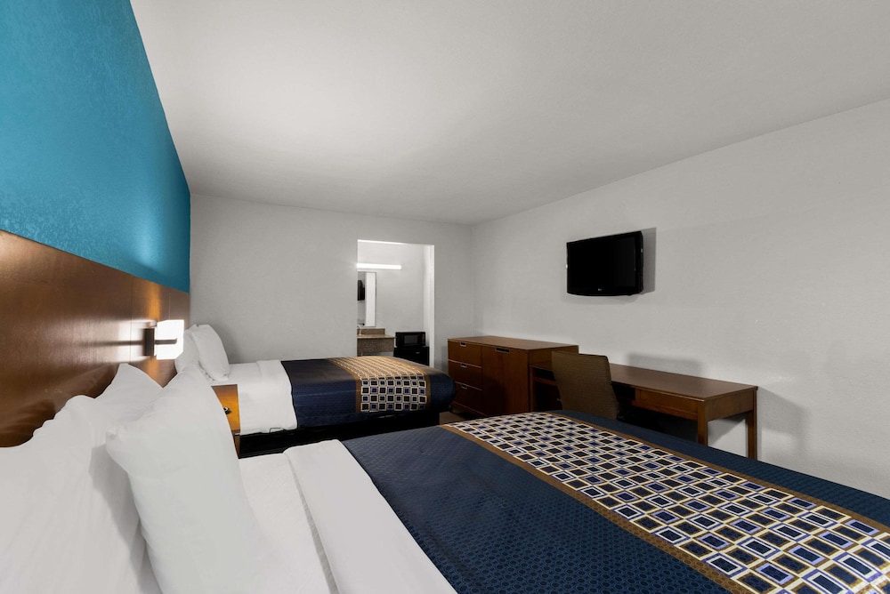 Room, 2 Queen Beds, Accessible, Non Smoking - Photo 7