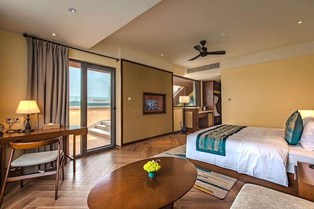 Suite, 1 King Bed, Non Smoking, Lake View (Duplex Star)