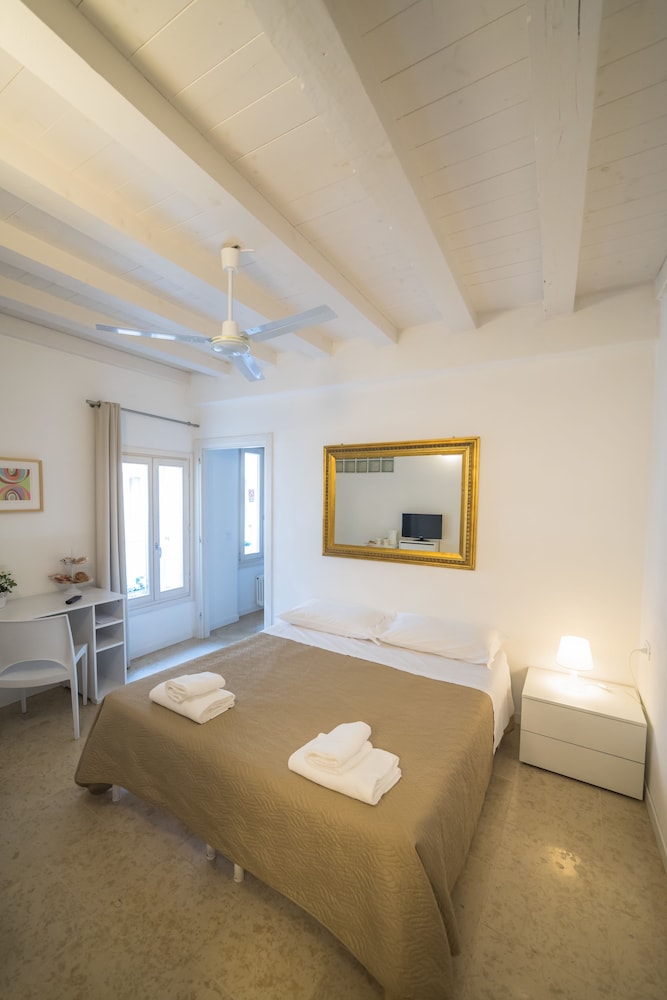 Basic Double Room photo 2