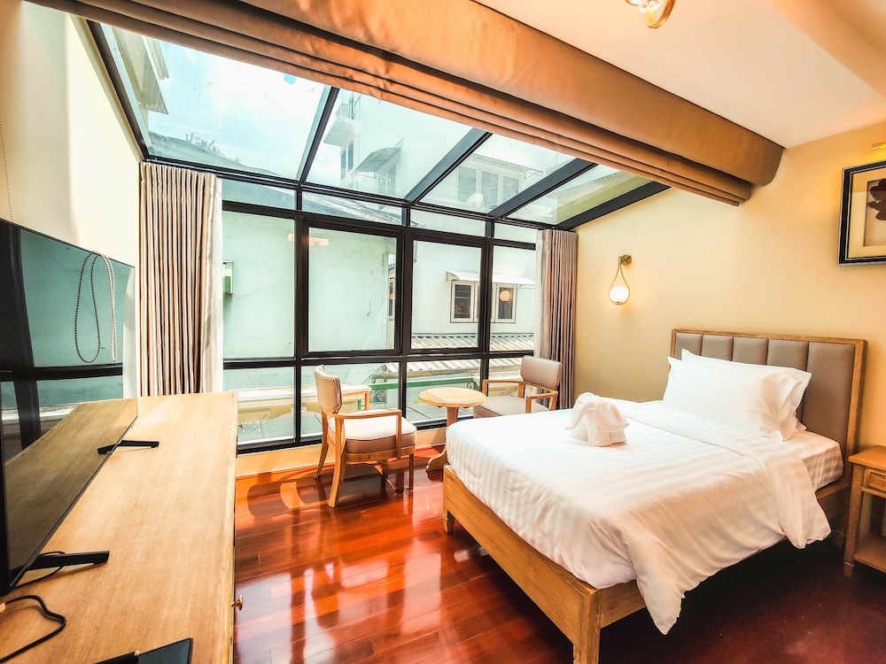 Deluxe Triple Room, Accessible photo 2
