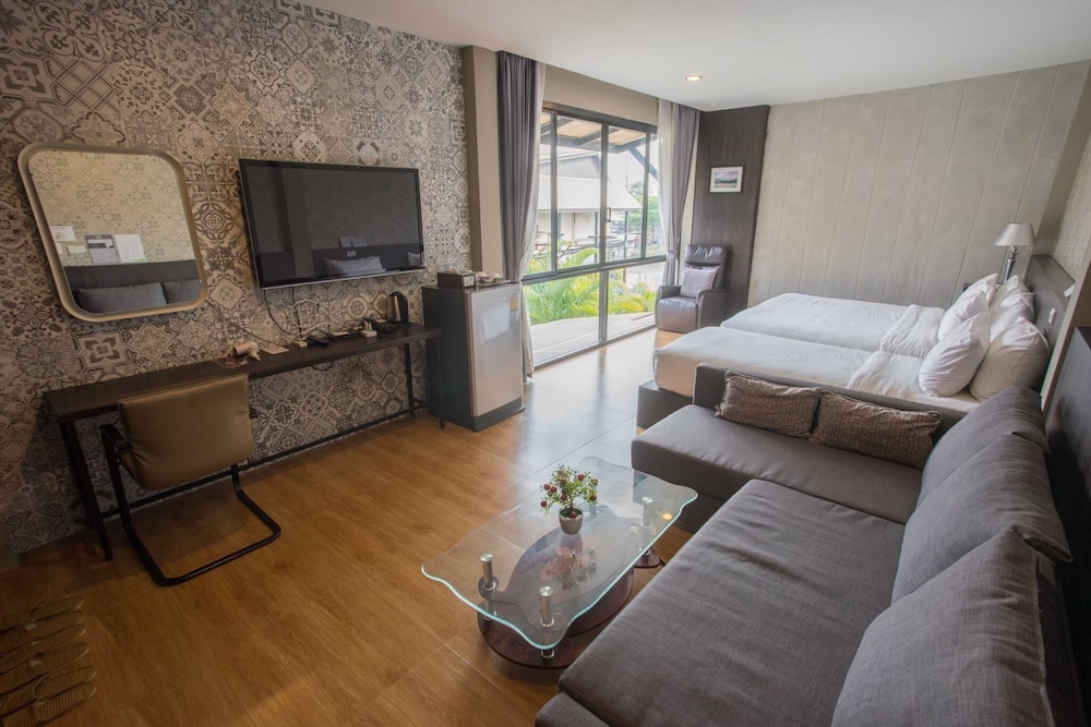 Family Triple Room, Multiple Beds, Non Smoking, Garden View