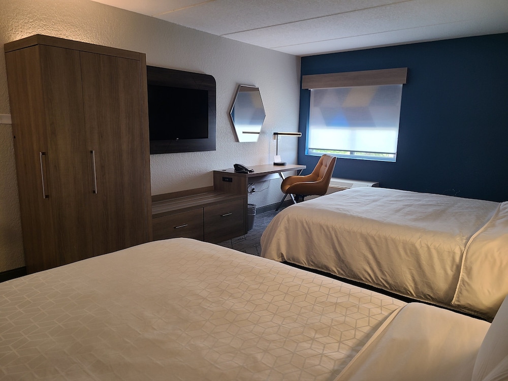 Standard Room, 2 Queen Beds - Photo 1