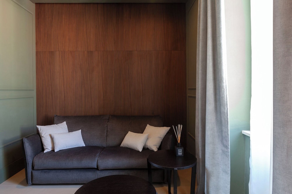Deluxe Suite - Photo 18
