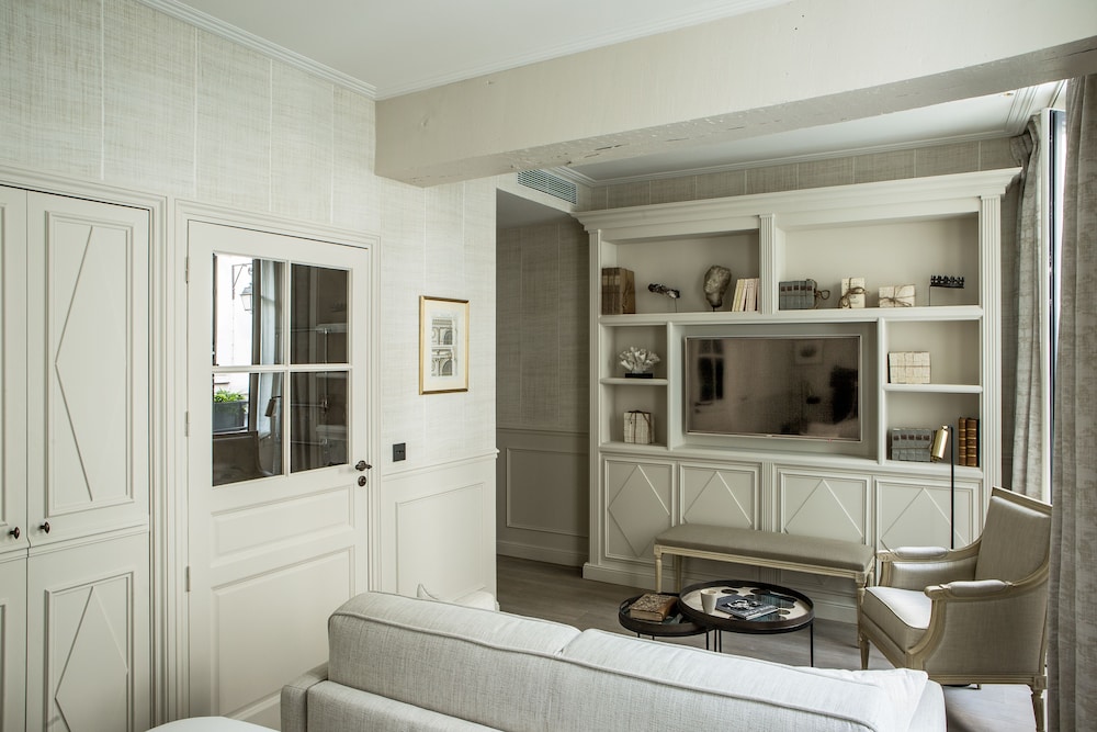 Premium Double Room thumbnail 6