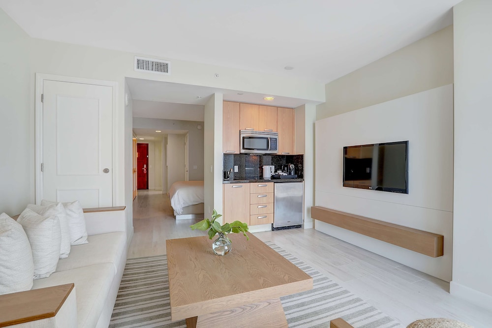 Suite, 1 King Bed, Accessible, Ocean View (Hearing) - Photo 4