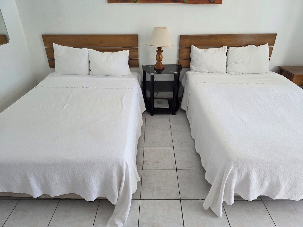 Seaview Deluxe (Double): Room 1 photo 2
