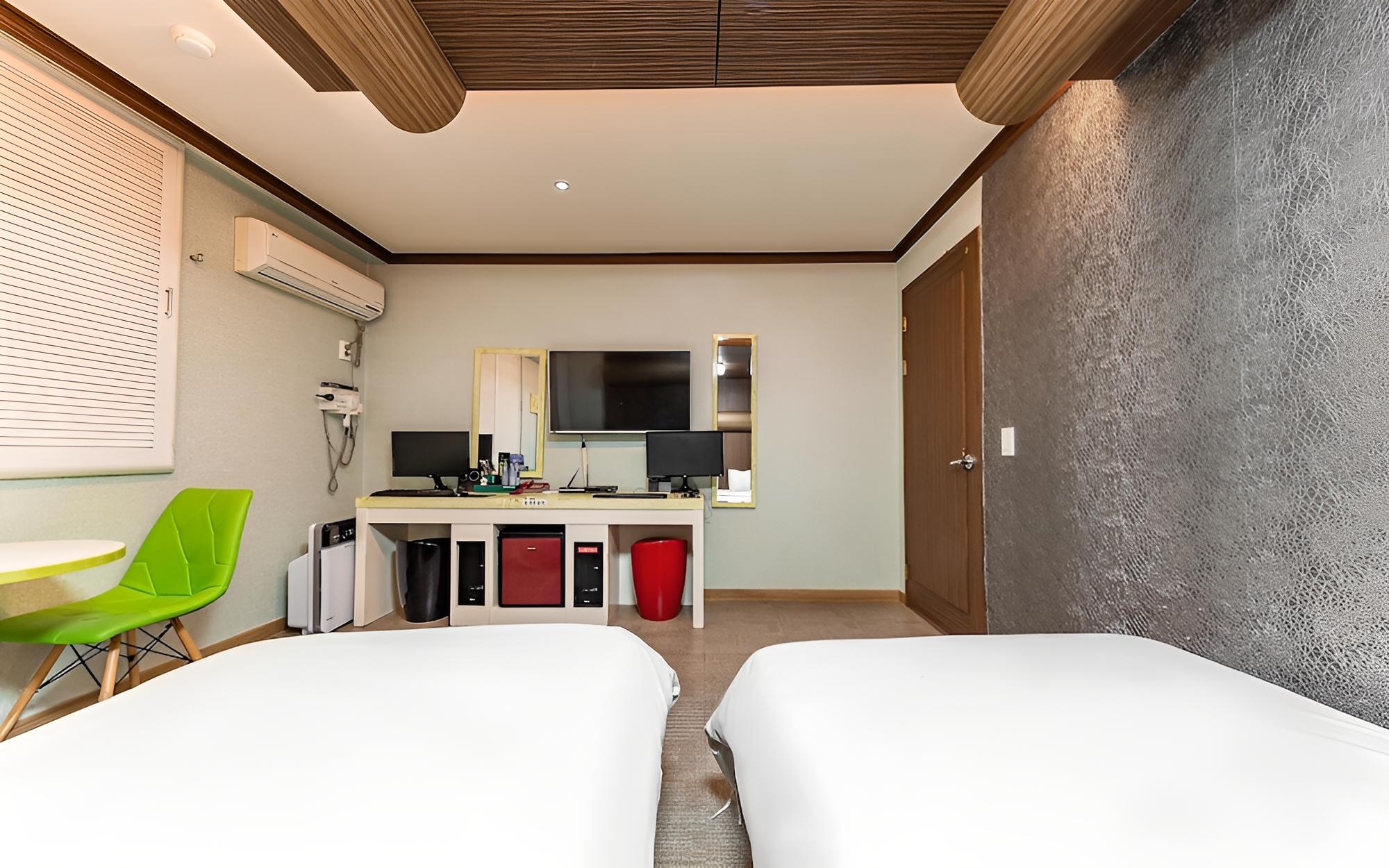 Room (Twin Room - Air Purifier (Styler Netf) photo 3
