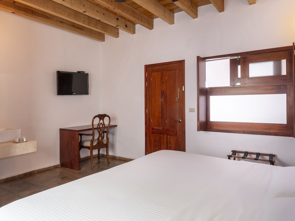 Room, 1 King Bed photo 2