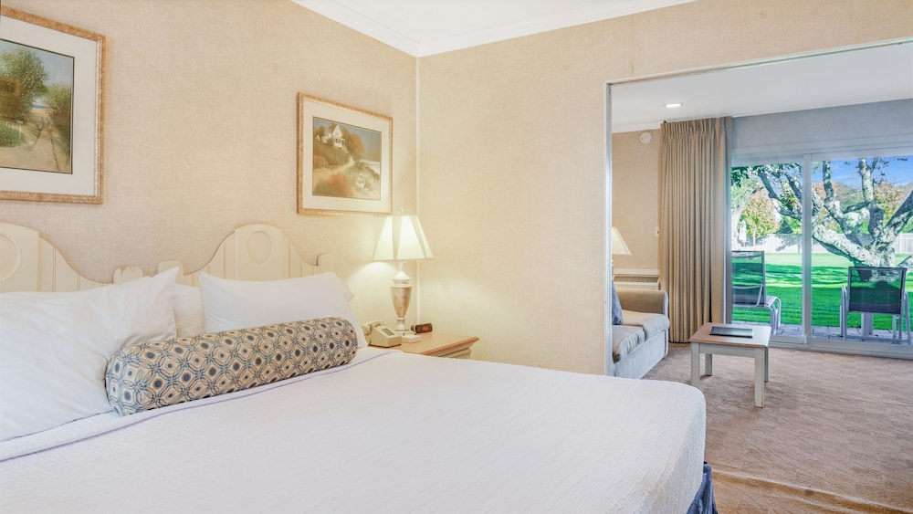 Suite, Kitchen