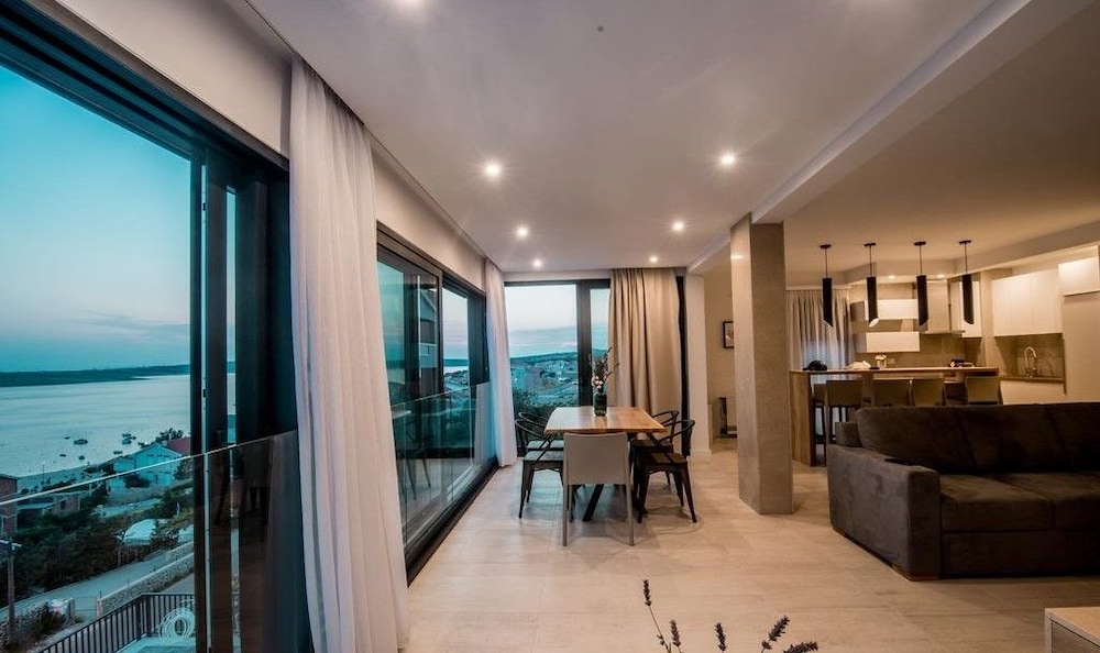 Elite Apartment, 4 Bedrooms, Private Pool, Sea View