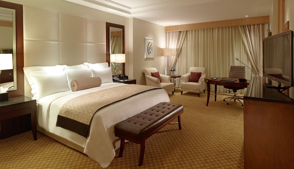 Deluxe Room, 1 King Bed, City View - Photo 3