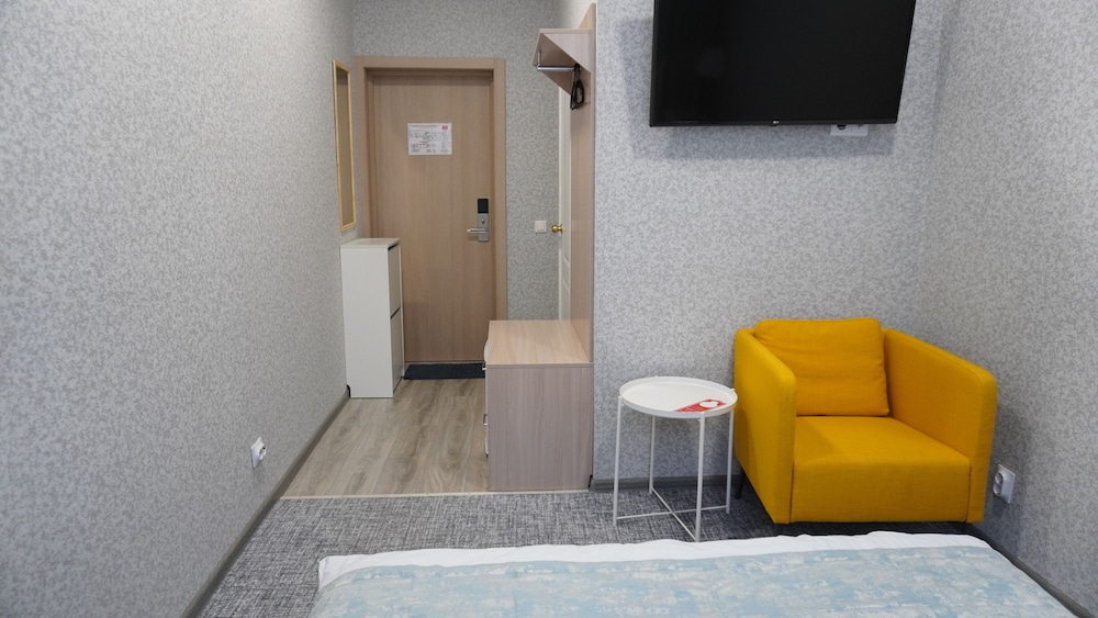 Standard Room, 1 Queen Bed photo 3