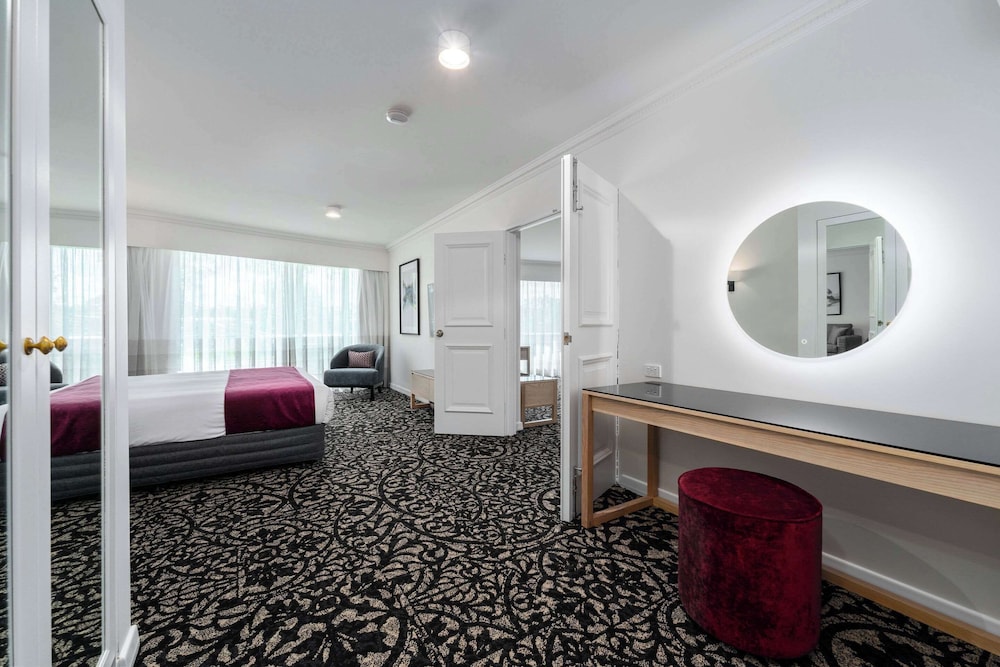 Luxury One Bedroom Apartment