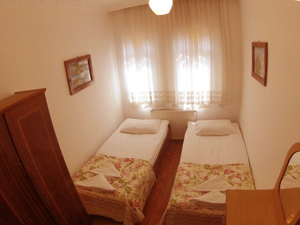 Basic Twin Room photo 1