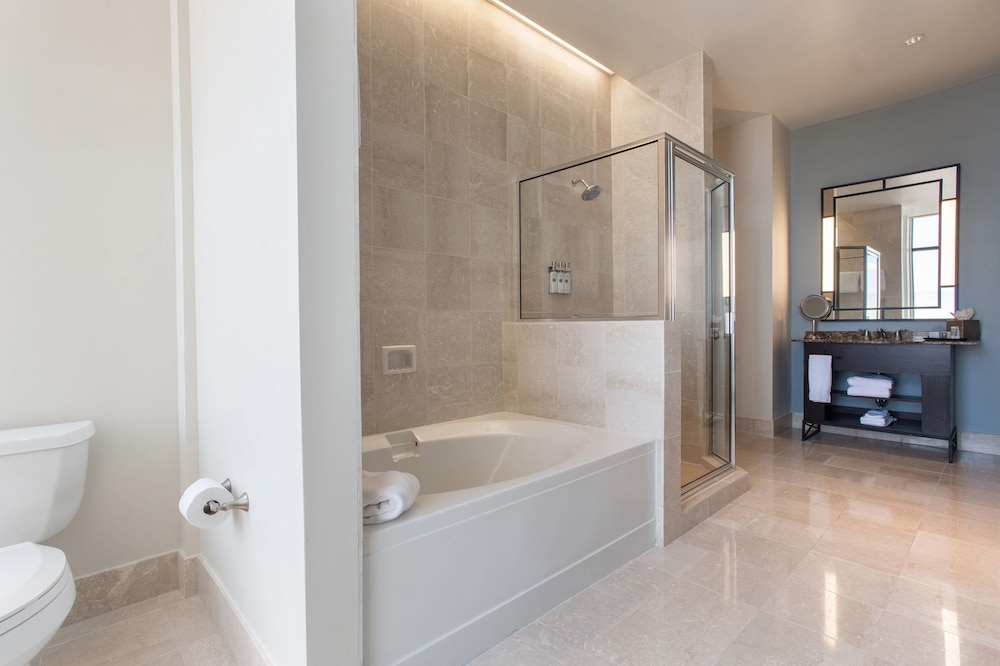 Presidential Suite, 1 King Bed, City View, Corner - Photo 8