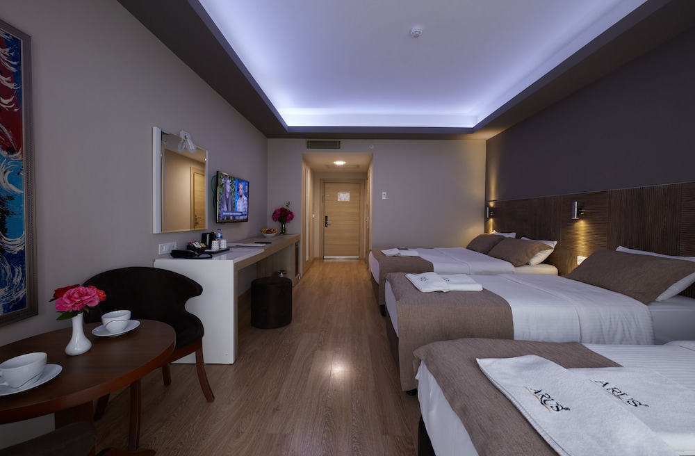 Family Quadruple Room, Multiple Beds photo 2
