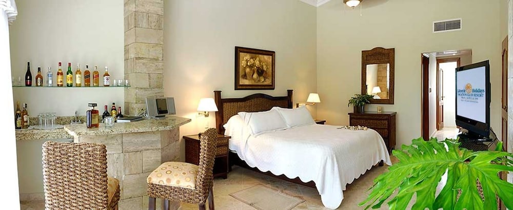 3BR Crown Villa with 3 King beds photo 1