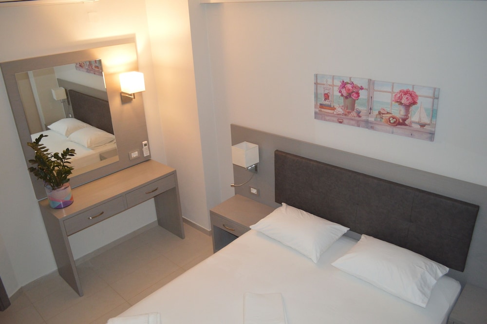 Superior studio sea front photo 1