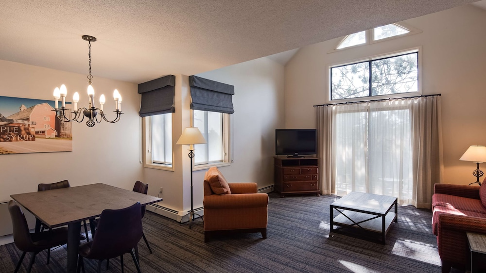 Suite, 1 King Bed, Non Smoking, Kitchen (2nd Floor;with Sofabed) photo 1