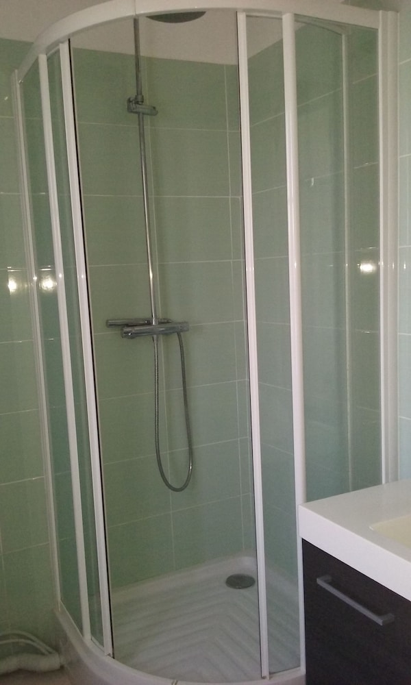 Double or Twin Room - Photo 6