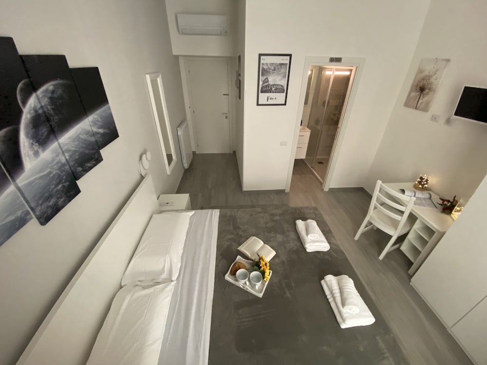 Comfort Room, 1 King Bed, Private Bathroom