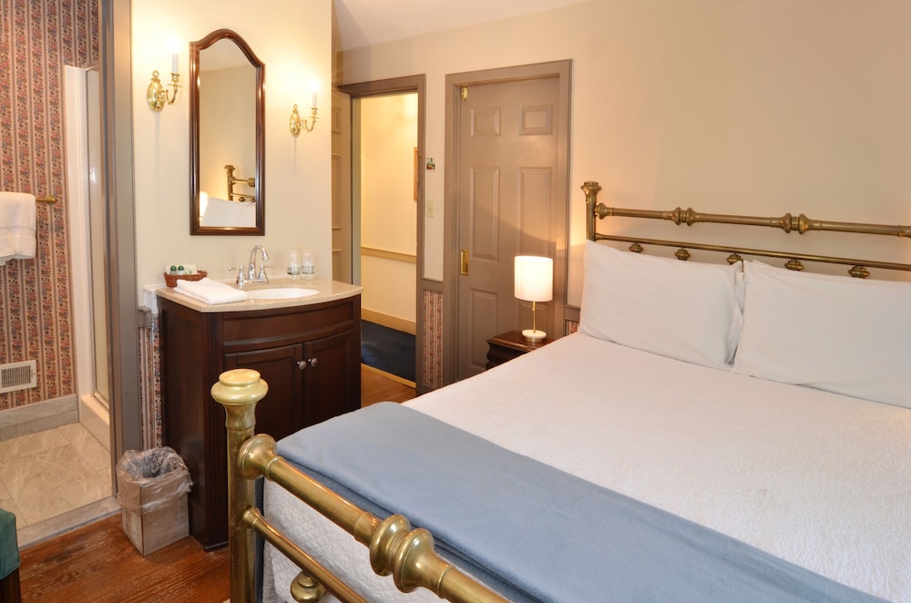 Standard Suite, Private Bathroom (Andrew Jackson) photo 2