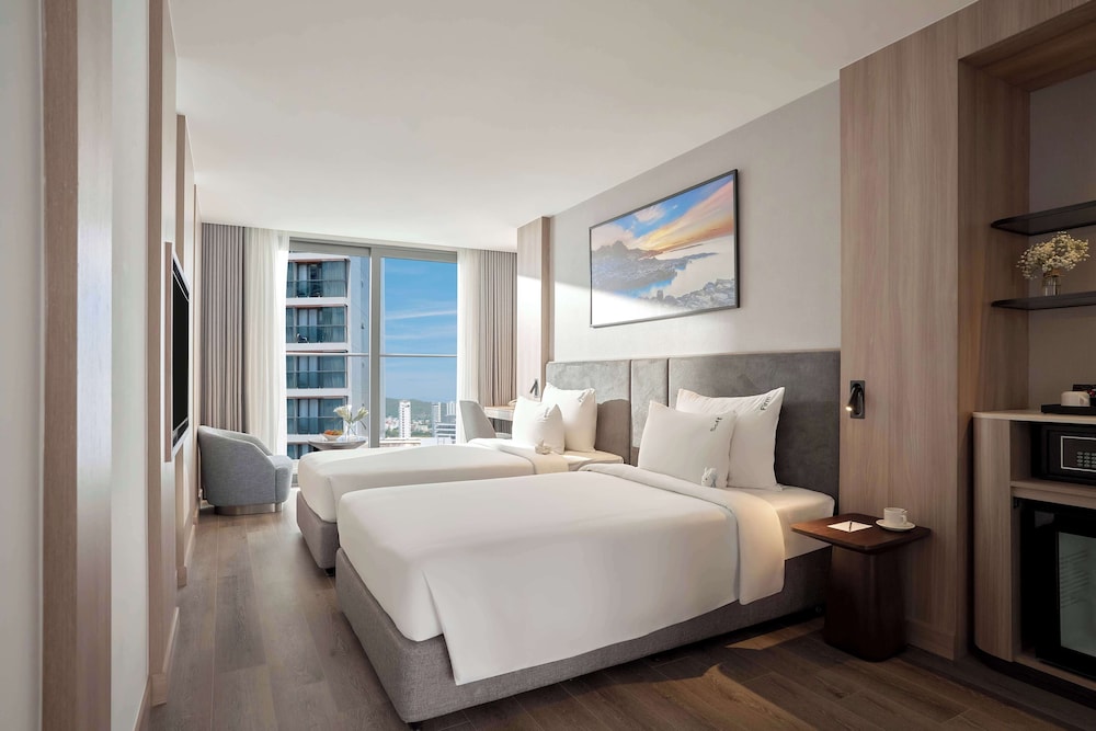 Senior Twin Room, Balcony, City View