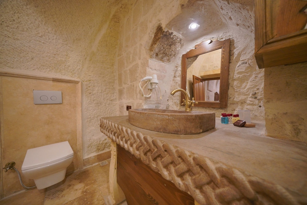 Honeymoon Suite photo 2