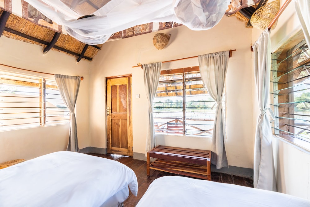 Comfort Chalet, 2 Twin Beds, Private Bathroom, River View photo 3