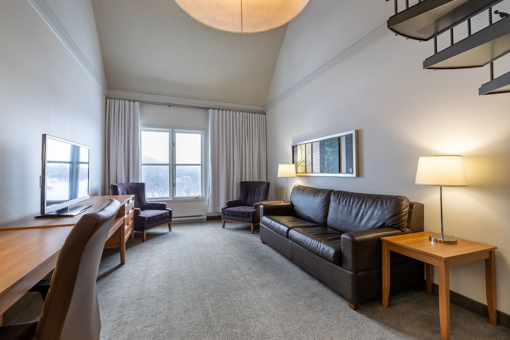 Junior Suite, 1 King Bed with 2 Sofabeds, Exterior View photo 2