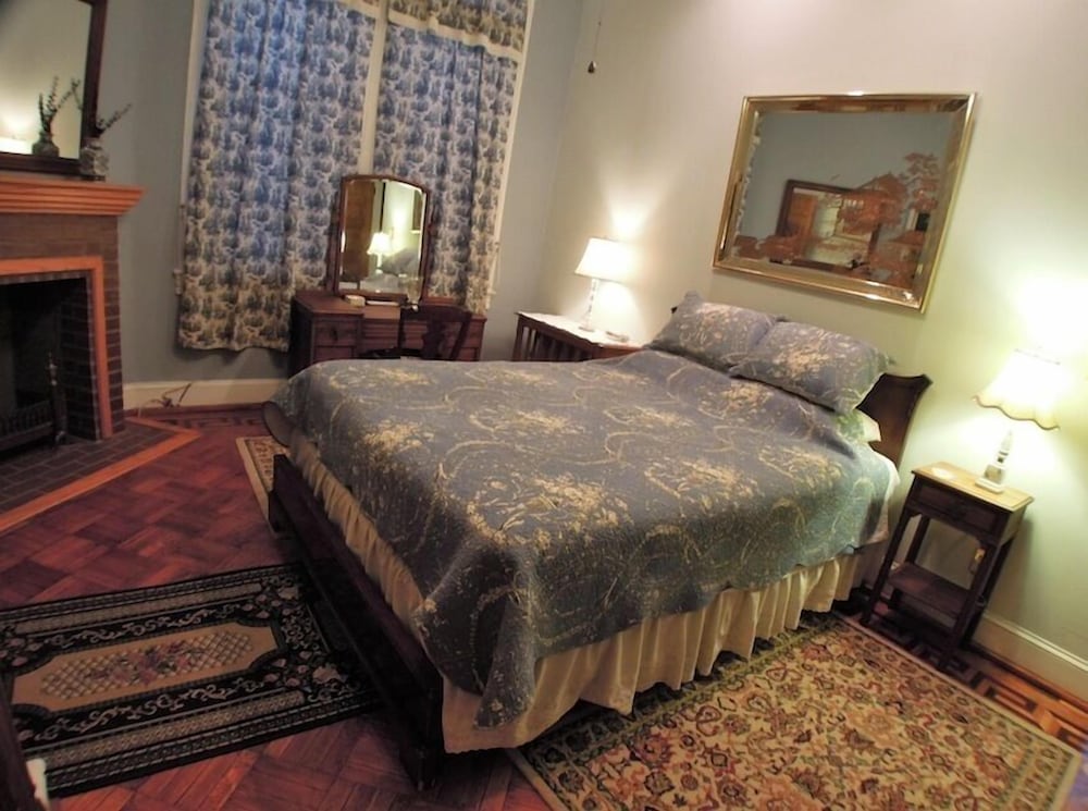 Traditional Room, 1 Queen Bed (WJB Room) photo 3