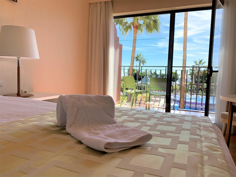 Deluxe Twin Room , Pool - Photo 2