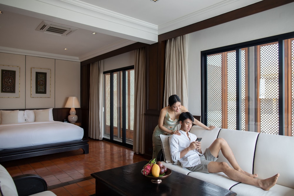 Grand Suite, 1 King Bed, Non Smoking - Photo 5